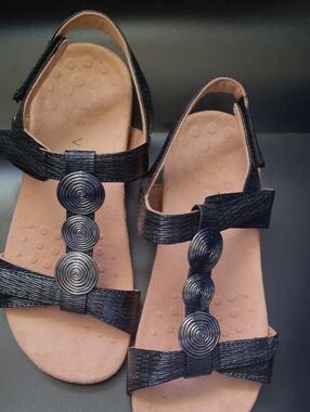 Vionic Black T-strap Sandals with Decorative Spiral Accents